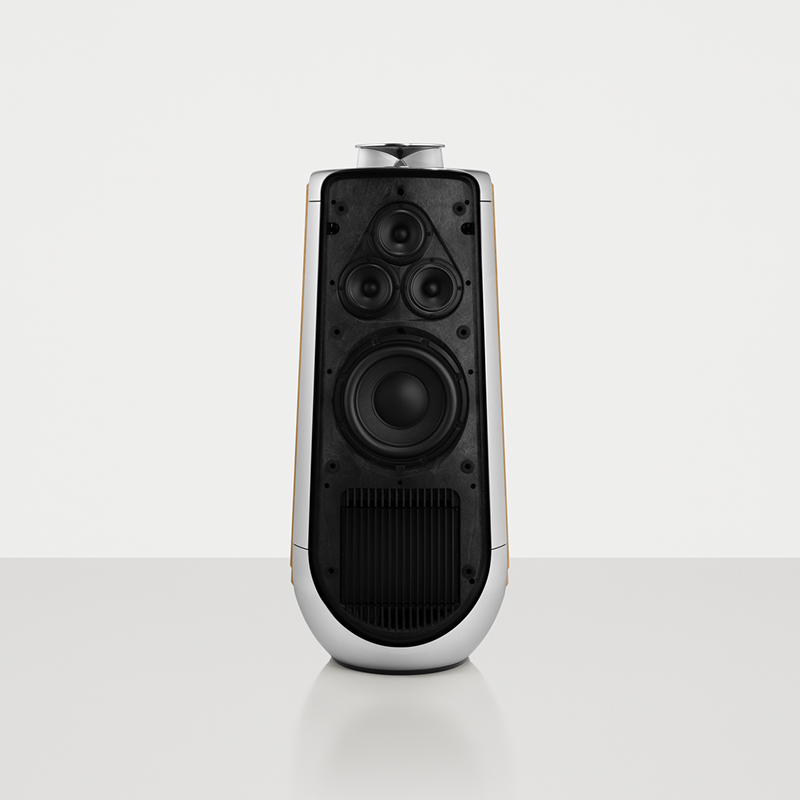 Beolab 50 under hjelmen 800x800 1 - B&O